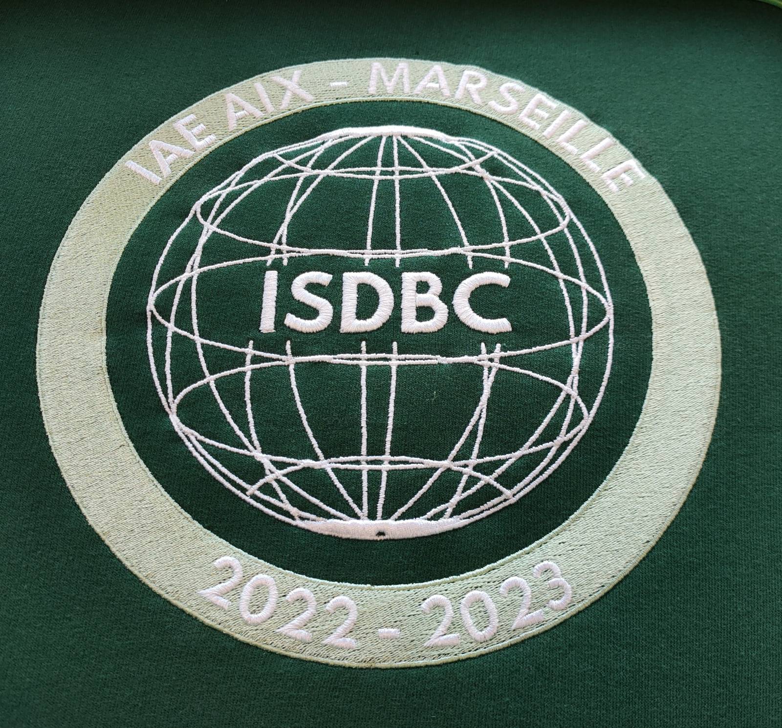 Broderie personnalisée sur sweat à capuche pour l'université d'Aix en Provence